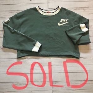 !REVERSIBLE! cropped Nike crewneck sweatshirt